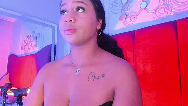Sofi_Fox_ Live XXX-chat