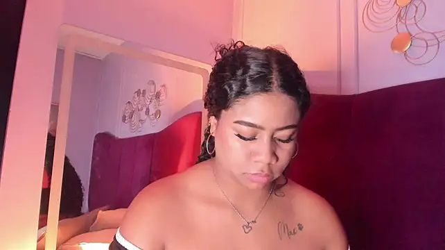 Sofi_Fox_ Adlı Modelin Canlı XXX Sohbeti