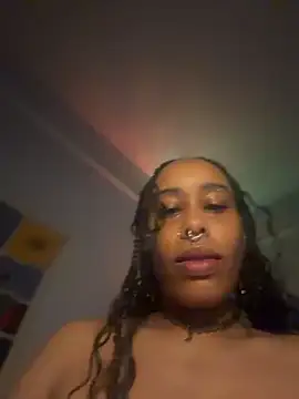 Lunalovesyou8 Show in webcam