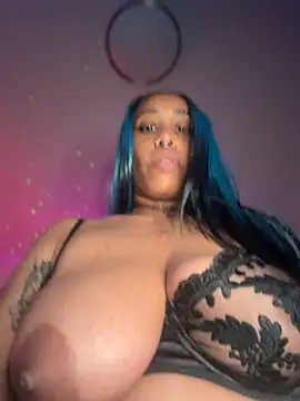 LUNA4pussy Adlı Modelin Canlı XXX Sohbeti