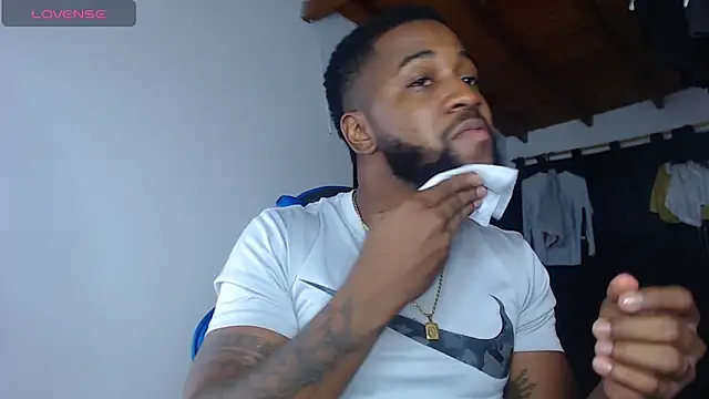 Chat XXX en directo de Drake_Nassir4