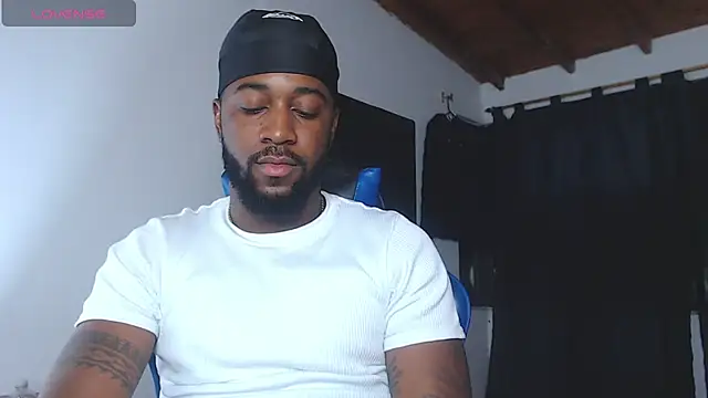 دردشة Drake_Nassir4 الجنسية المباشرة