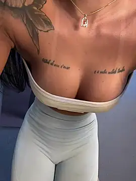 Elamesmamorena's Live XXX Chat