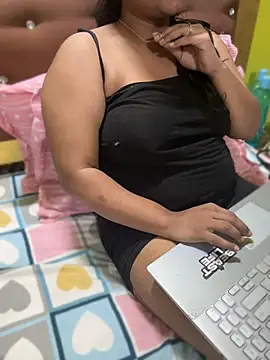 Show modela sissarahotty na web-kameri