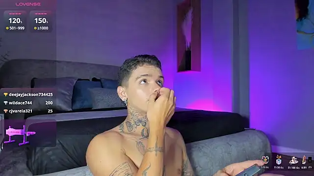 Ian_Castillo_ Show in webcam
