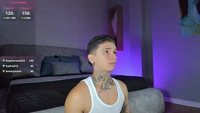 Ian_Castillo_ Show in webcam