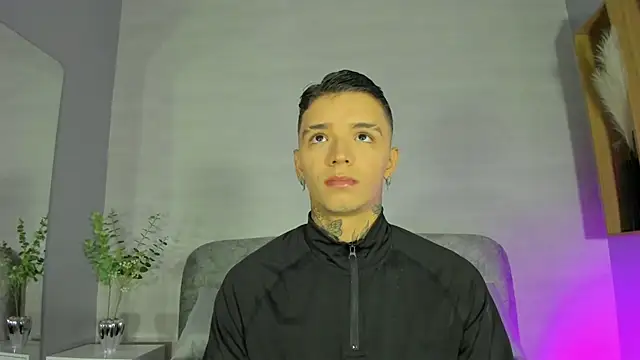 Ian_Castillo_ Show in webcam