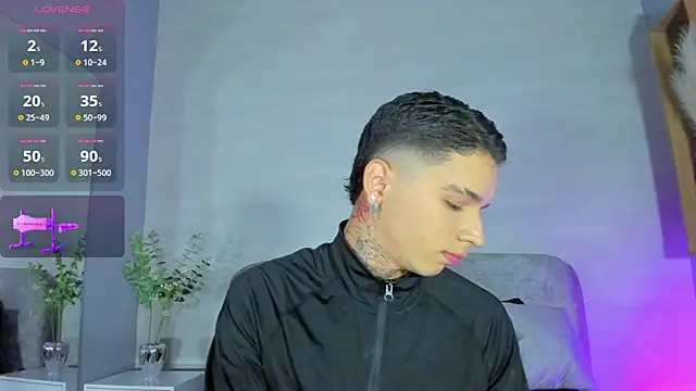Ian_Castillo_ Show in webcam