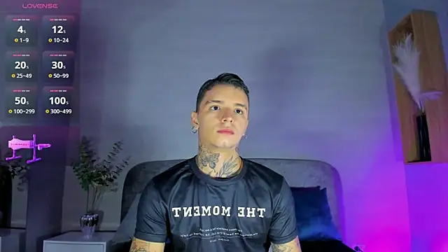 Ian_Castillo_ Webcam-Show