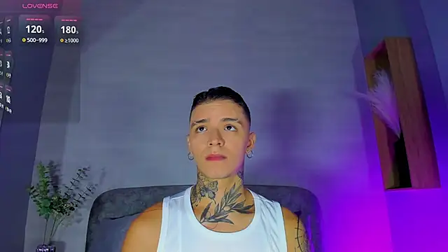 Show modela Ian_Castillo_ na web-kameri