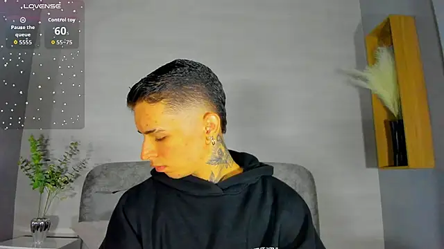 הופעת וובקאם של Ian_Castillo_