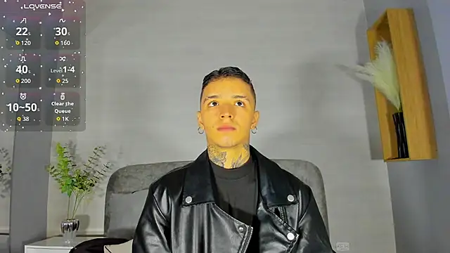 Ian_Castillo_ Show in webcam