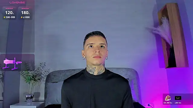 Ian_Castillo_ Show in webcam