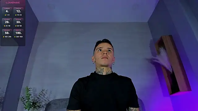 Show modela Ian_Castillo_ na web-kameri