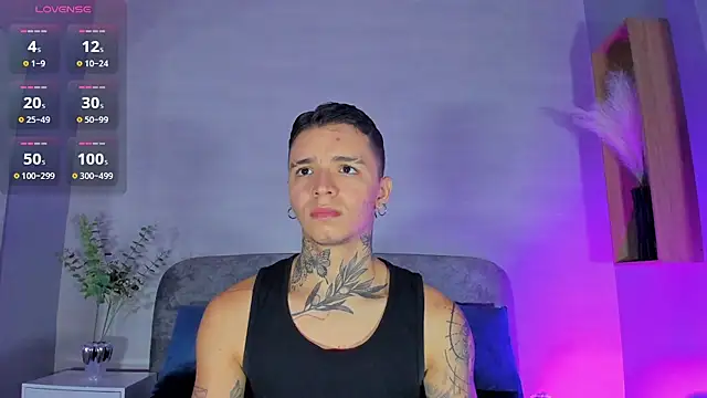 Ian_Castillo_ Show in webcam