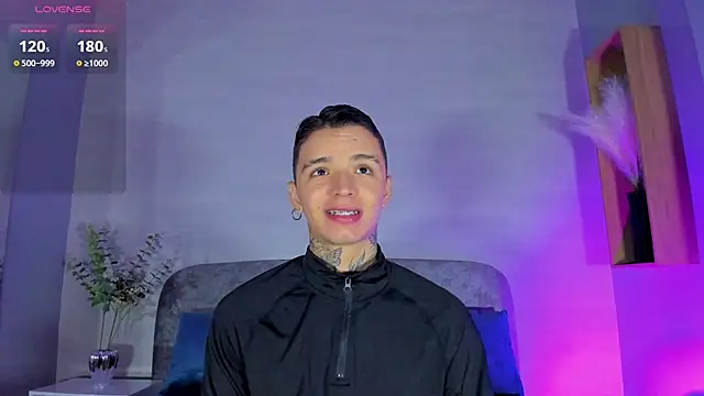Ian_Castillo_ Show in webcam