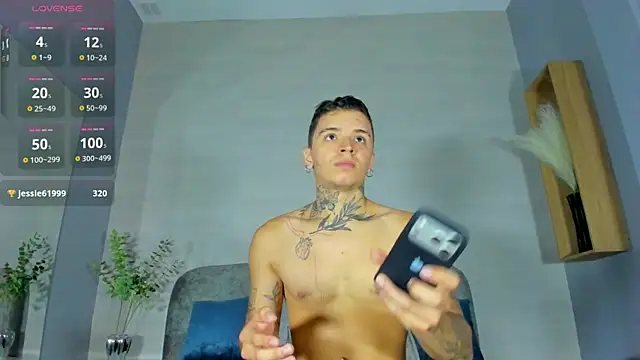 Ian_Castillo_ Webcam-Show