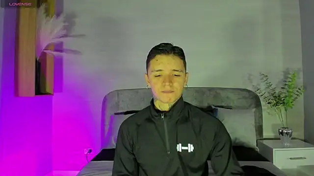 Ian_Castillo_ Webcam-Show