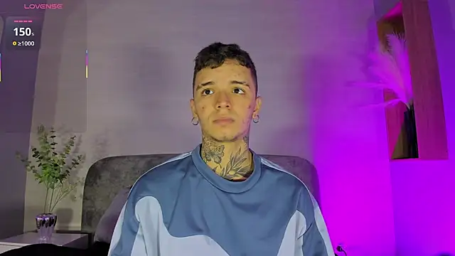 Show modela Ian_Castillo_ na web-kameri