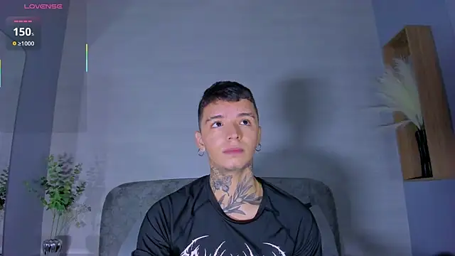 Ian_Castillo_ Show in webcam