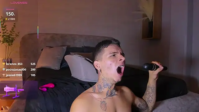 Ian_Castillo_ Webcam-Show