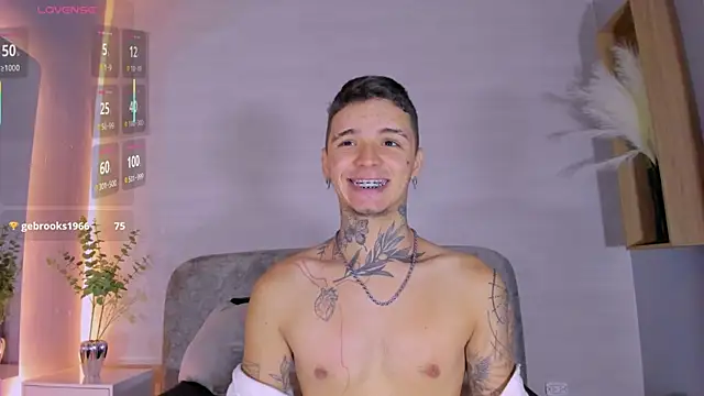Ian_Castillo_ Show in webcam