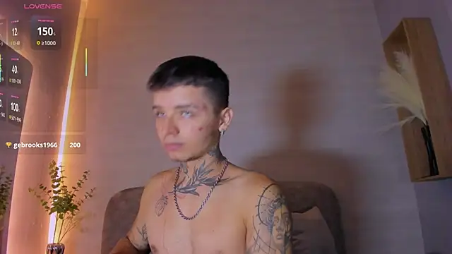 Ian_Castillo_ Show in webcam