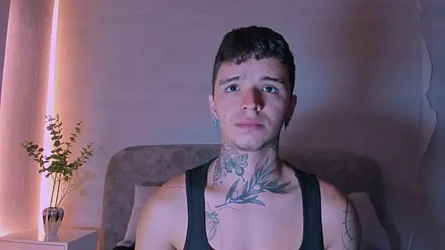 Ian_Castillo_ Webcam-Show