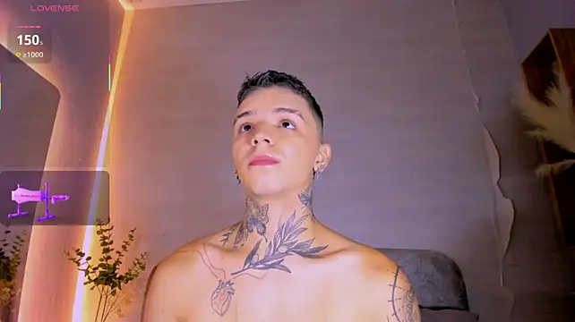 Ian_Castillo_ Show in webcam
