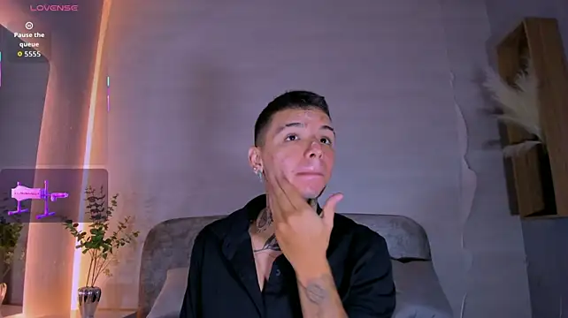 Ian_Castillo_ Webcam-Show
