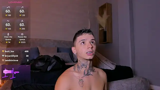 Ian_Castillo_ Show in webcam