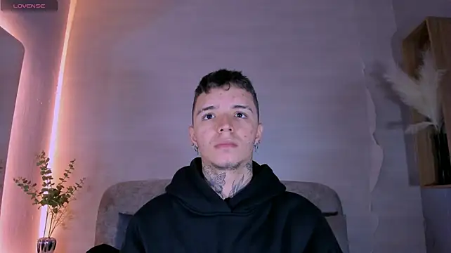 Ian_Castillo_ Webcam-Show