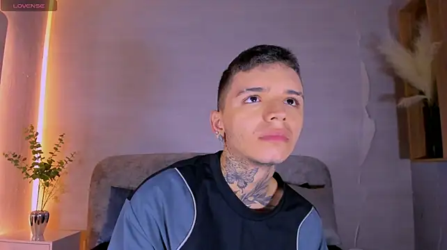 Ian_Castillo_ Шоу с уебкамера