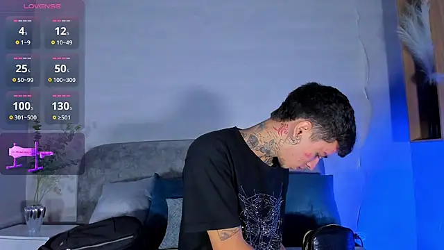 Ian_Castillo_ Show in webcam