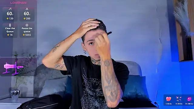 Show modela Ian_Castillo_ na web-kameri