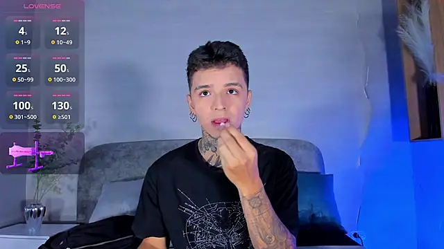 Ian_Castillo_ Webcam-Show