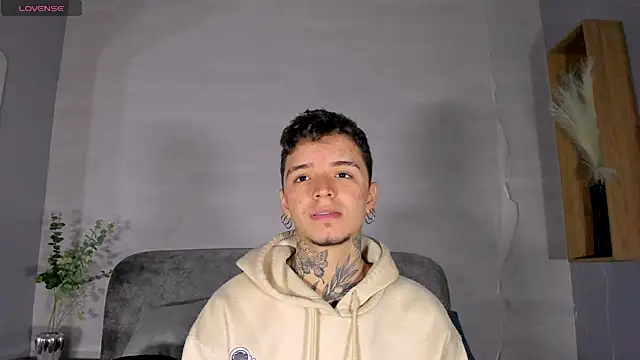 הופעת וובקאם של Ian_Castillo_