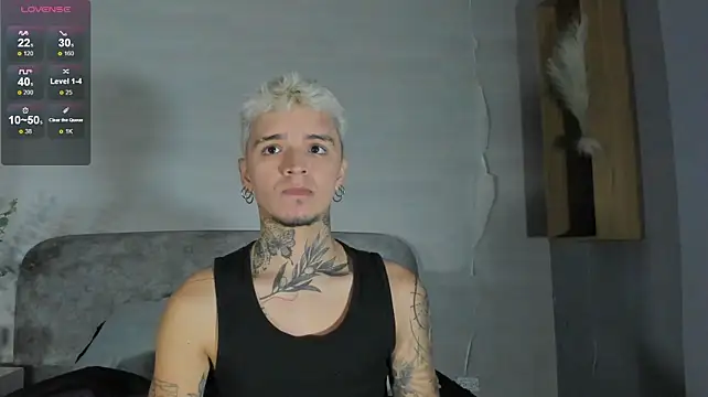 Ian_Castillo_ Show in webcam