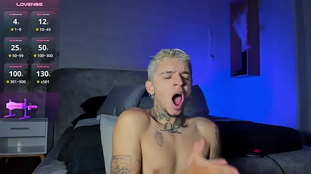 Ian_Castillo_ Show in webcam