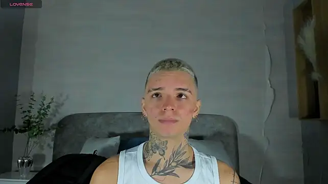 Ian_Castillo_ Webcam-Show