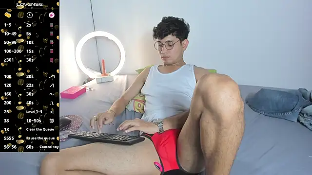 Benjamin_Buster Adlı Modelin Web Kamerası Şovu