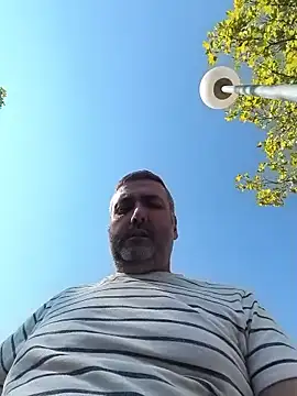Abelito87: διαδικτυακό σόου στην κάμερα