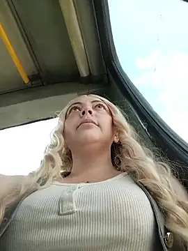 madelaine- Show in webcam