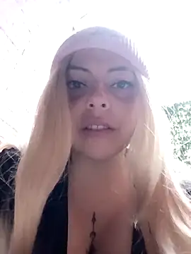 madelaine-'s Live Sex Cam Show