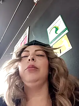 madelaine-'s Live XXX Chat