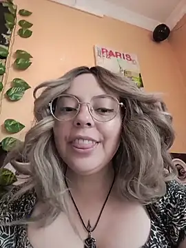 Chat XXX en directo de madelaine-
