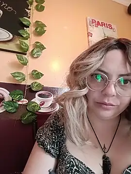 madelaine- Live XXX-Chat