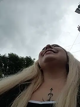 madelaine-'s Live XXX Chat