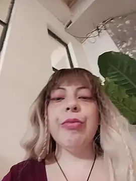 madelaine-'s Live Chat Room
