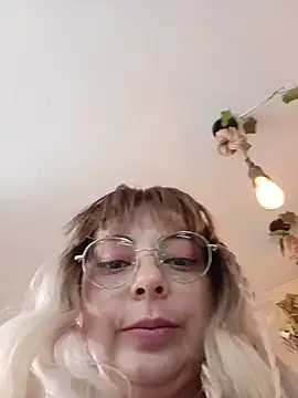 Chat soba uživo modela madelaine-